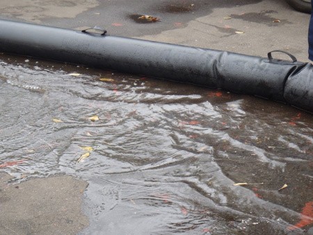 Заграждение мобильное для ограничения разлива воды, со специальным уплотнением. Тип 1 -10, 10х0,21м. Заграждение мобильное для ограничения разлива воды, со специальным уплотнением. Тип 1 -10, 10х0,21м.